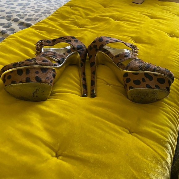 Spiked leather pumps - Picture 3 of 3